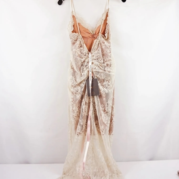 Trade for xs Serelle sand lace midi dress - Picture 7 of 10